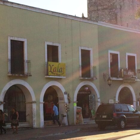 Virkistävä tuttavuus Cenote Ik-Kil