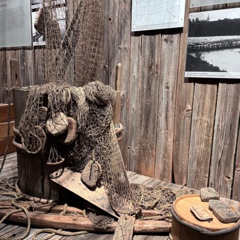 Pinkkiä frakkia ja Muurimäkeä – uniikki näyttely Satakunnan Museossa