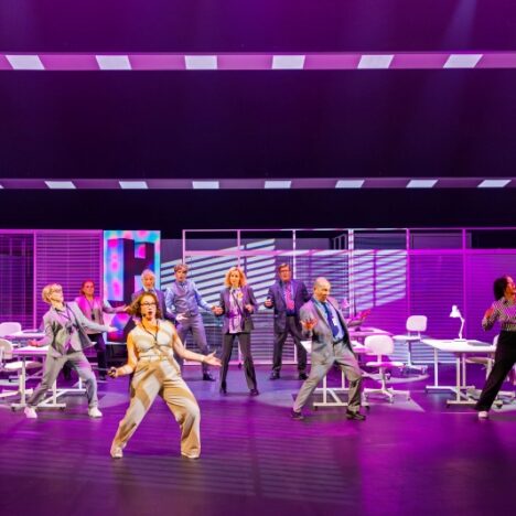 Addams Family hurmaa Turussa – Tuokko loistaa Morticiana