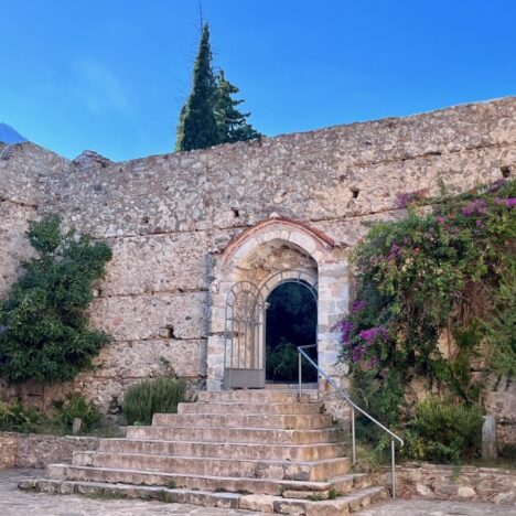 Sukellus maan uumeniin: Diroksen salaisuudet kutsuvat